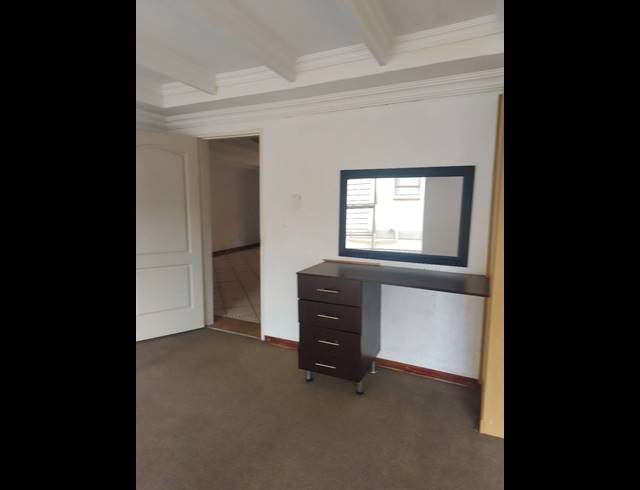 2 BEDROOM FLAT TO LET IN VAALPARK